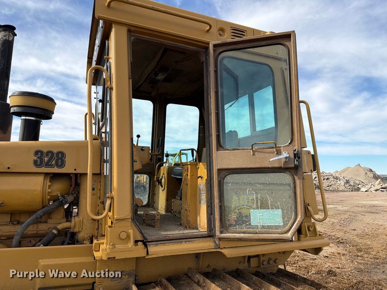 image for item EA0565 1984 Caterpillar D6D LGP dozer