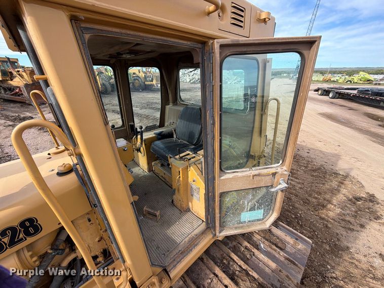 image for item EA0565 1984 Caterpillar D6D LGP dozer