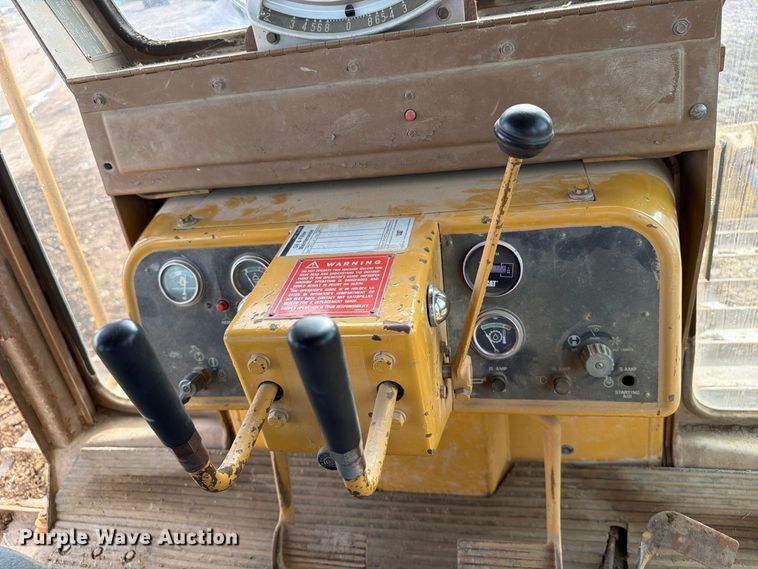 image for item EA0565 1984 Caterpillar D6D LGP dozer
