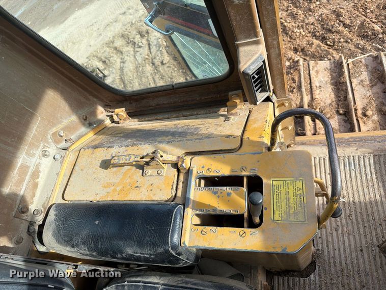 image for item EA0565 1984 Caterpillar D6D LGP dozer