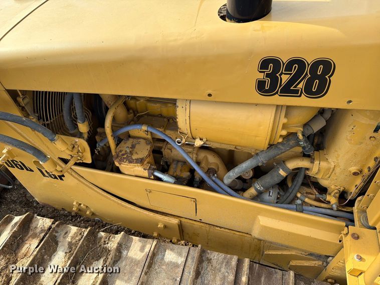 image for item EA0565 1984 Caterpillar D6D LGP dozer
