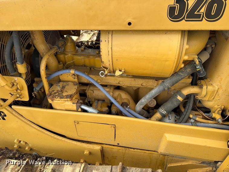 image for item EA0565 1984 Caterpillar D6D LGP dozer