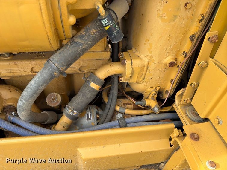 image for item EA0565 1984 Caterpillar D6D LGP dozer