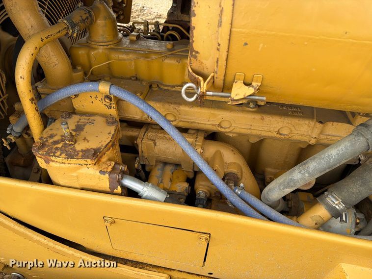 image for item EA0565 1984 Caterpillar D6D LGP dozer