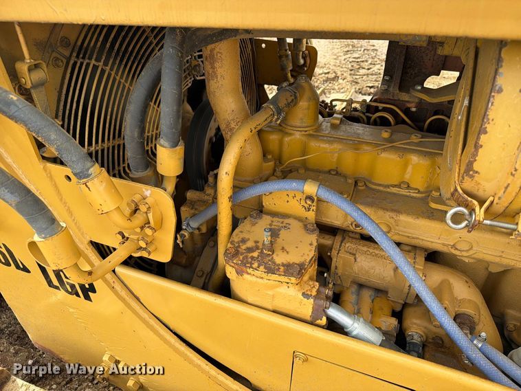 image for item EA0565 1984 Caterpillar D6D LGP dozer