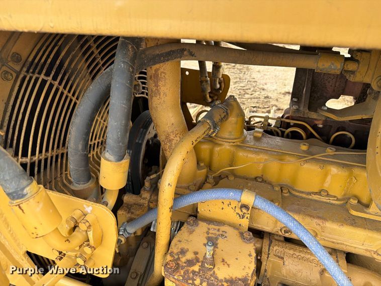 image for item EA0565 1984 Caterpillar D6D LGP dozer