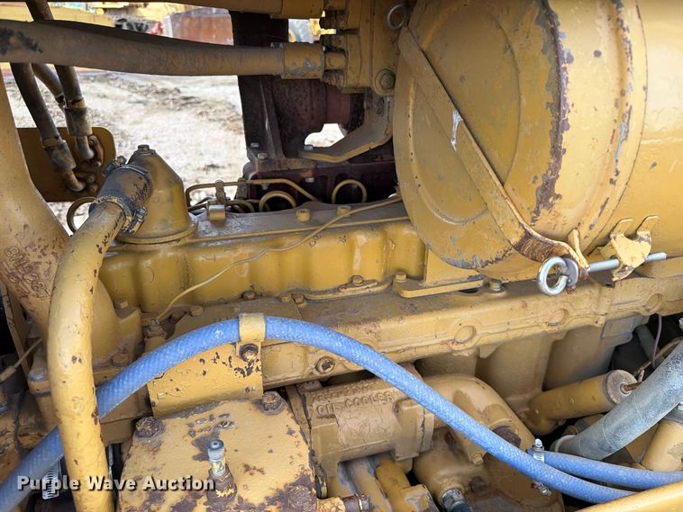 image for item EA0565 1984 Caterpillar D6D LGP dozer