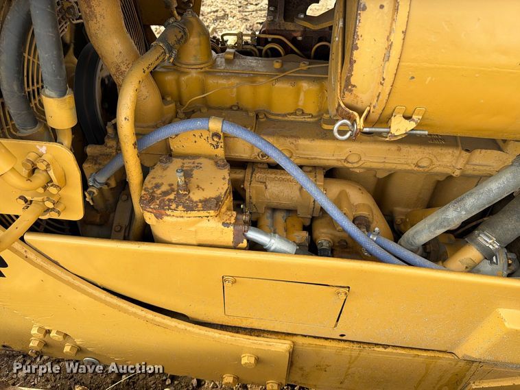 image for item EA0565 1984 Caterpillar D6D LGP dozer