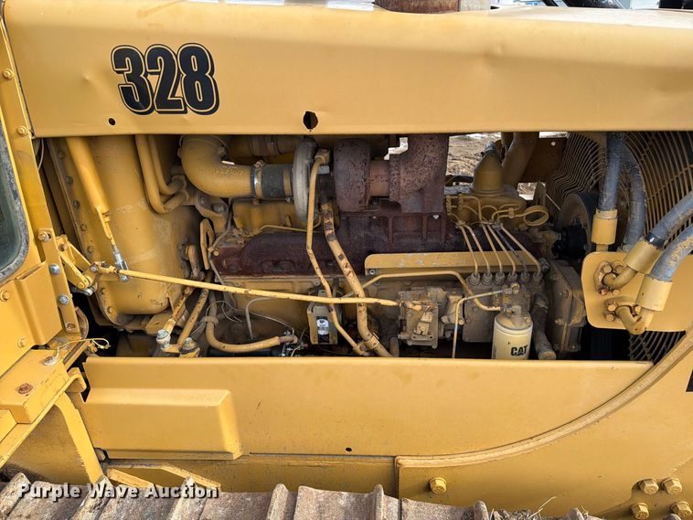 image for item EA0565 1984 Caterpillar D6D LGP dozer
