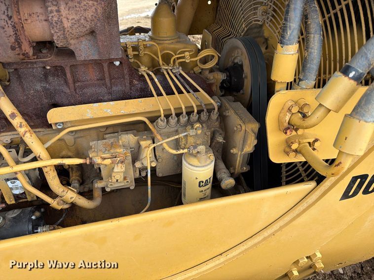 image for item EA0565 1984 Caterpillar D6D LGP dozer