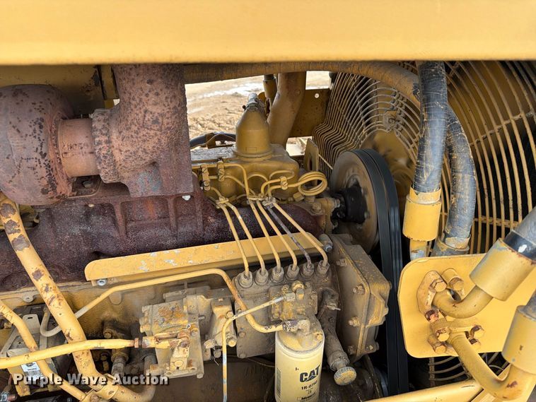 image for item EA0565 1984 Caterpillar D6D LGP dozer