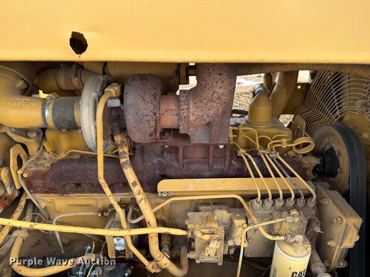 image for item EA0565 1984 Caterpillar D6D LGP dozer