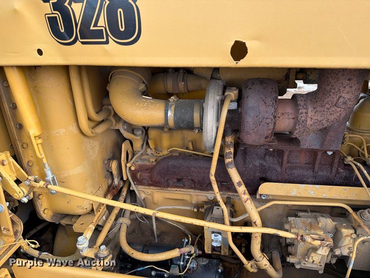 image for item EA0565 1984 Caterpillar D6D LGP dozer