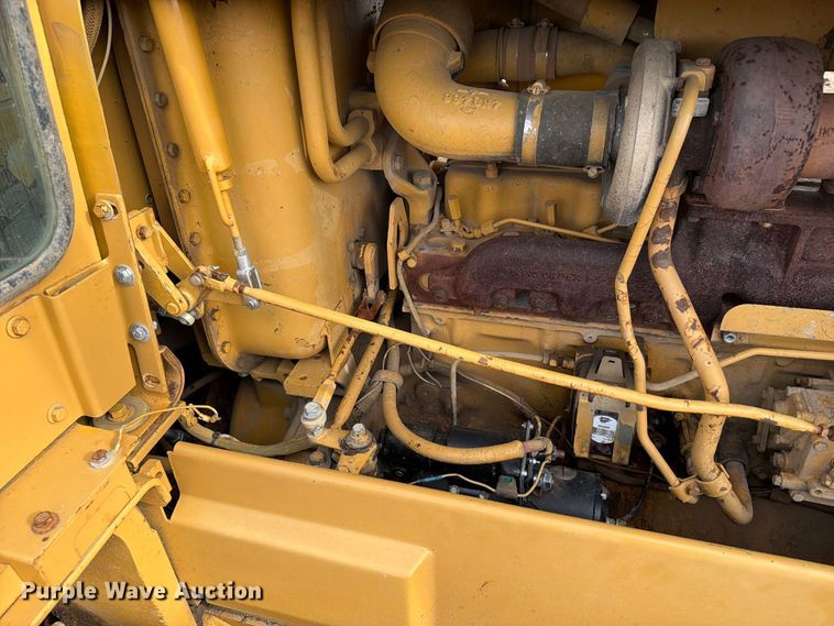 image for item EA0565 1984 Caterpillar D6D LGP dozer