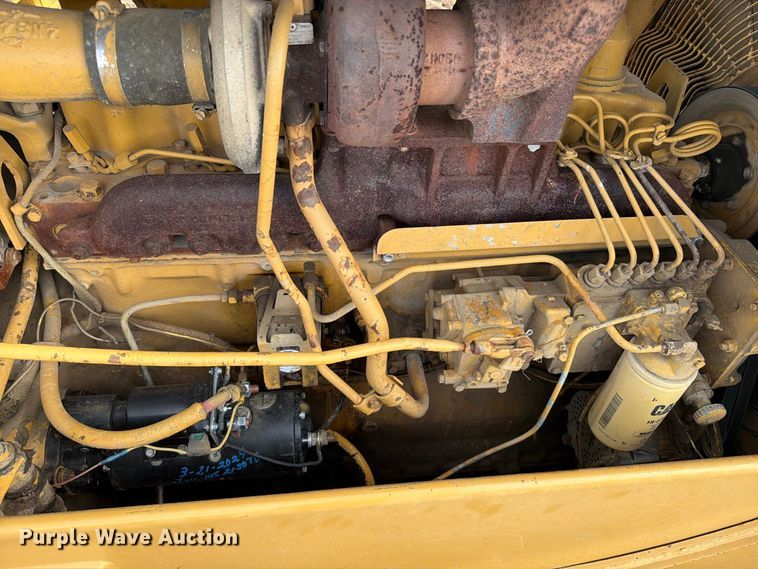 image for item EA0565 1984 Caterpillar D6D LGP dozer