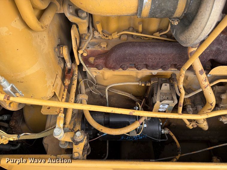 image for item EA0565 1984 Caterpillar D6D LGP dozer