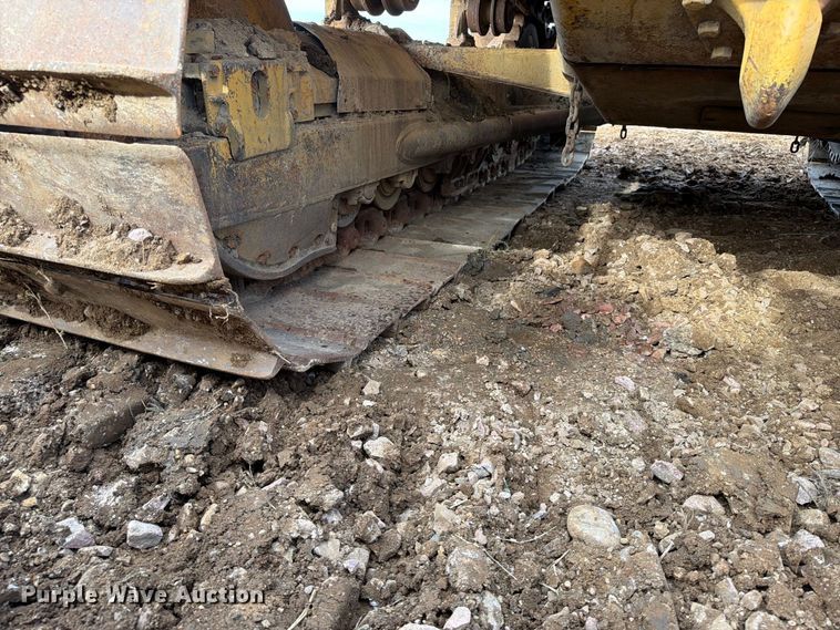 image for item EA0565 1984 Caterpillar D6D LGP dozer
