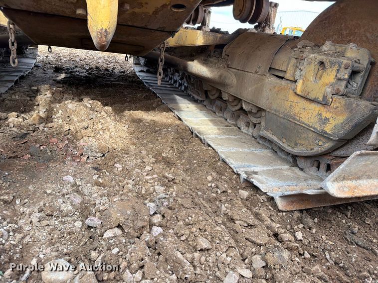 image for item EA0565 1984 Caterpillar D6D LGP dozer