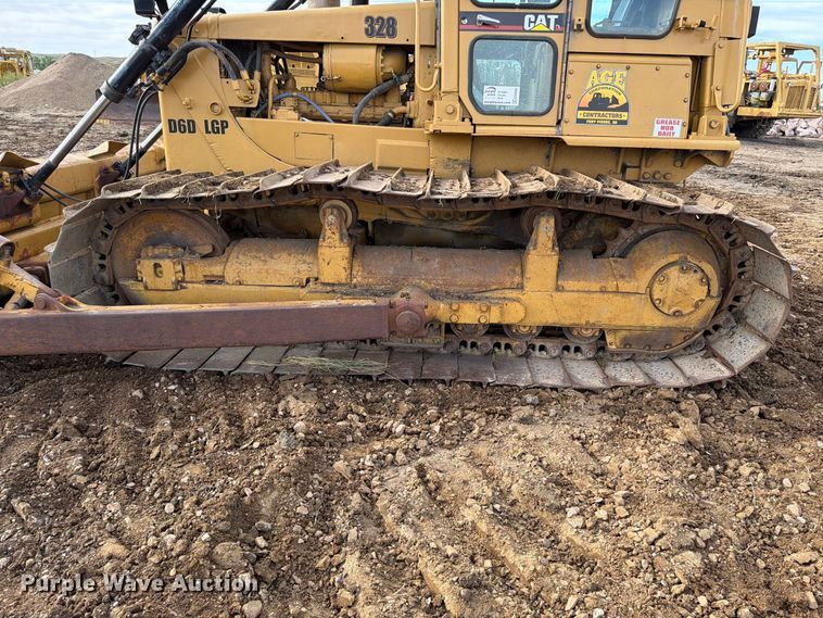image for item EA0565 1984 Caterpillar D6D LGP dozer