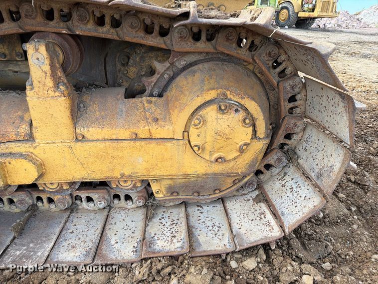 image for item EA0565 1984 Caterpillar D6D LGP dozer
