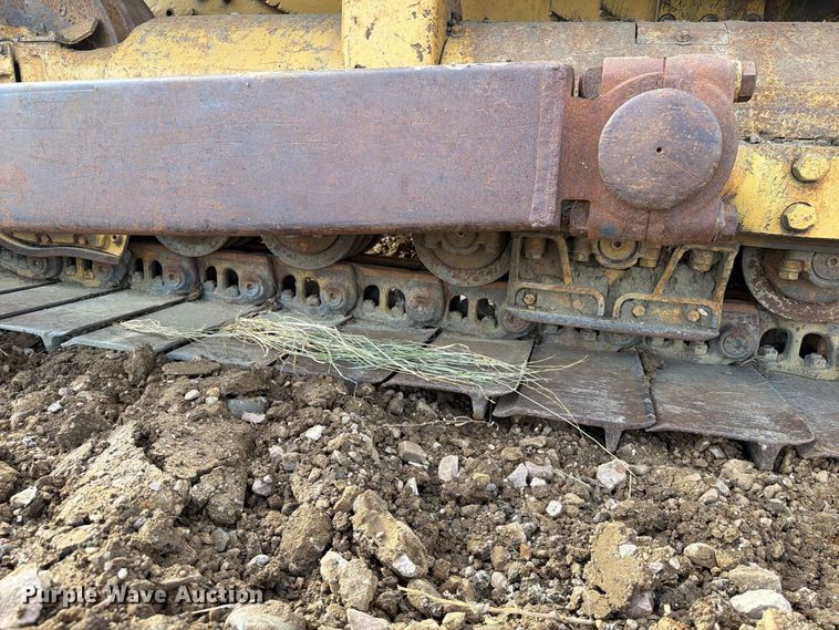 image for item EA0565 1984 Caterpillar D6D LGP dozer