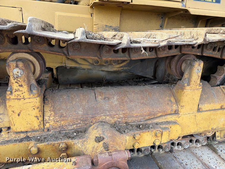image for item EA0565 1984 Caterpillar D6D LGP dozer