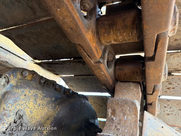 image for item EA0565 1984 Caterpillar D6D LGP dozer