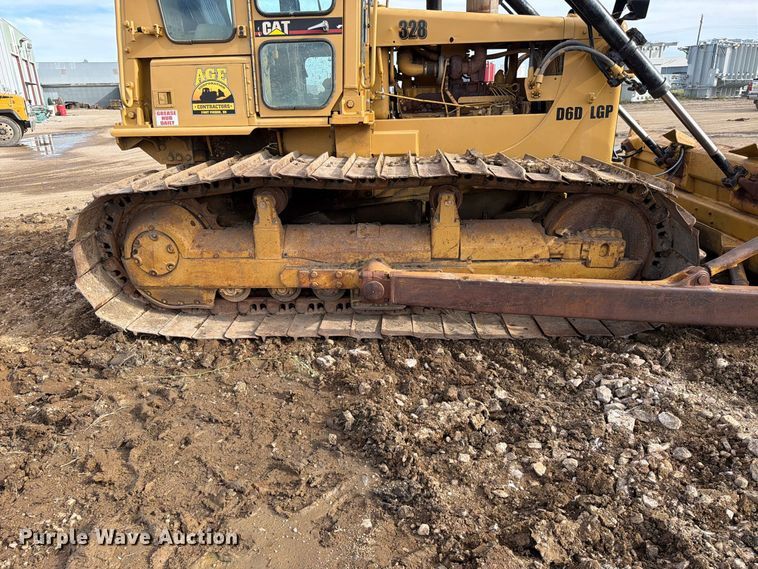 image for item EA0565 1984 Caterpillar D6D LGP dozer