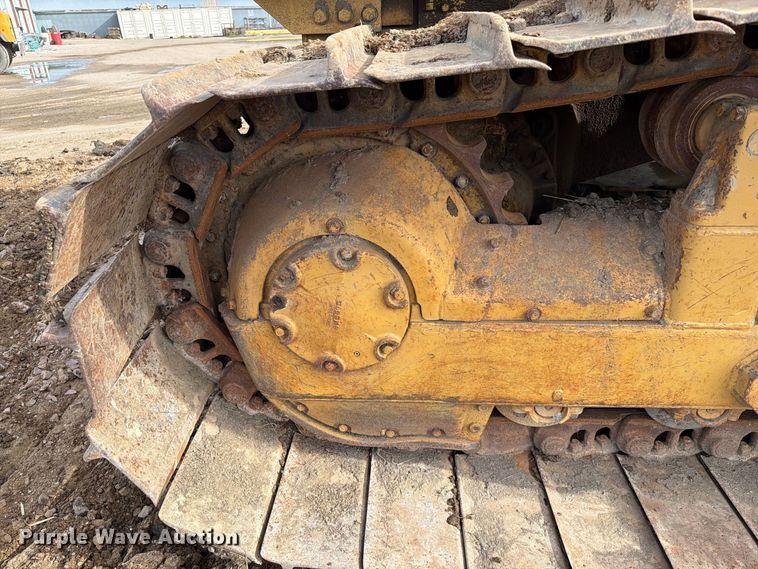 image for item EA0565 1984 Caterpillar D6D LGP dozer