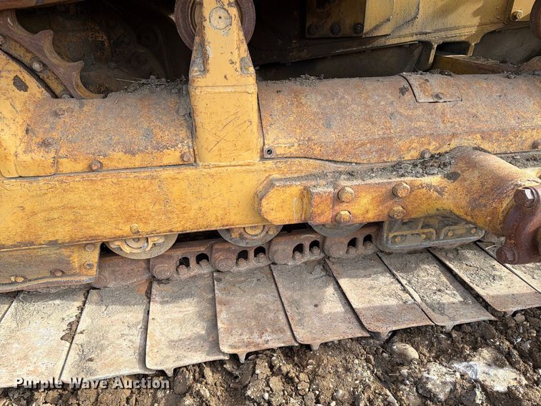 image for item EA0565 1984 Caterpillar D6D LGP dozer