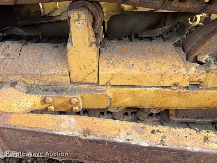 image for item EA0565 1984 Caterpillar D6D LGP dozer