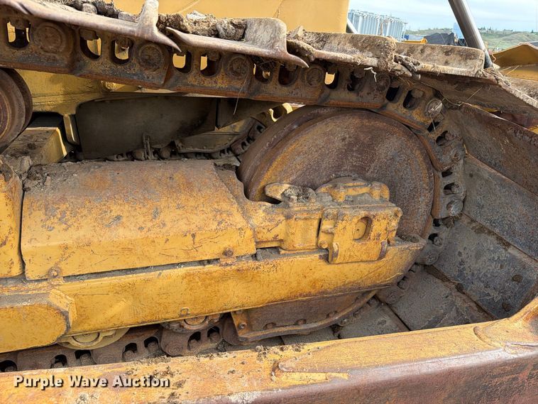 image for item EA0565 1984 Caterpillar D6D LGP dozer