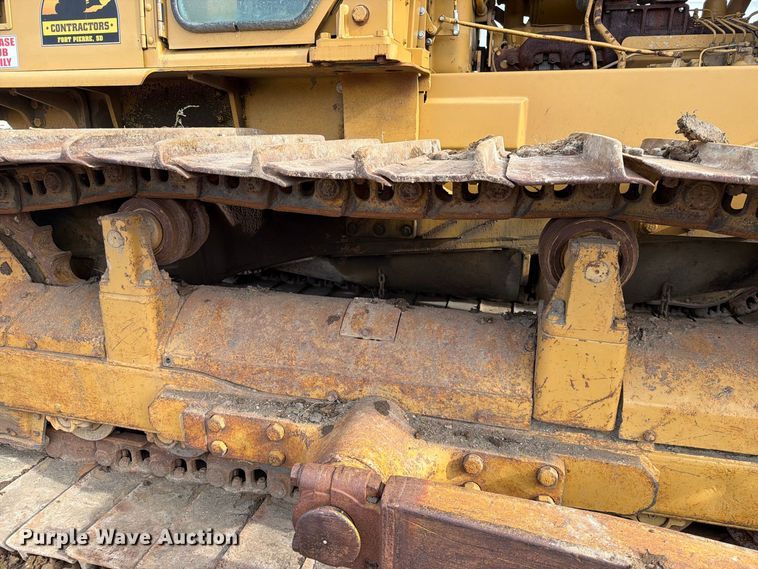 image for item EA0565 1984 Caterpillar D6D LGP dozer