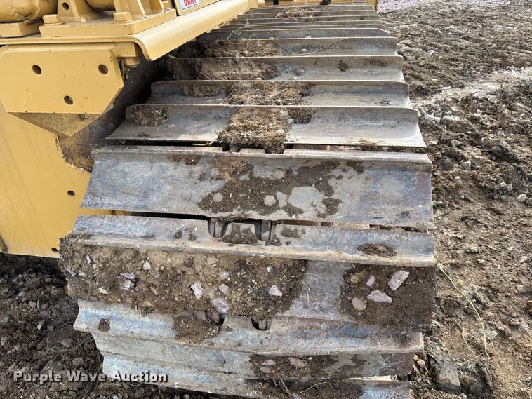 image for item EA0565 1984 Caterpillar D6D LGP dozer