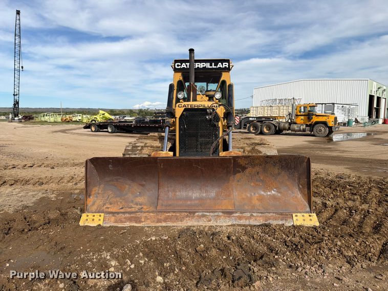 image for item EA0566 1983 Caterpillar D6D LGP dozer