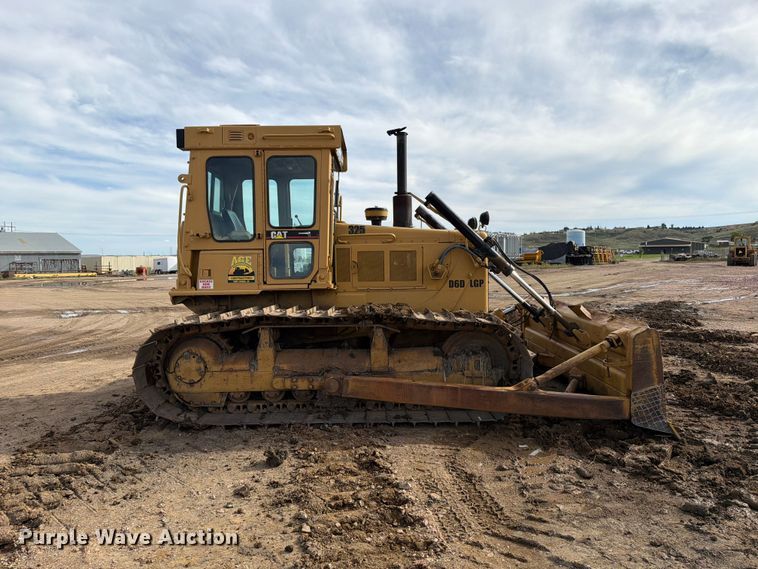 image for item EA0566 1983 Caterpillar D6D LGP dozer