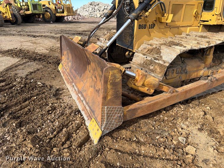 image for item EA0566 1983 Caterpillar D6D LGP dozer