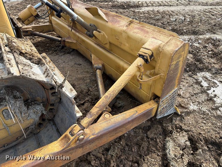 image for item EA0566 1983 Caterpillar D6D LGP dozer