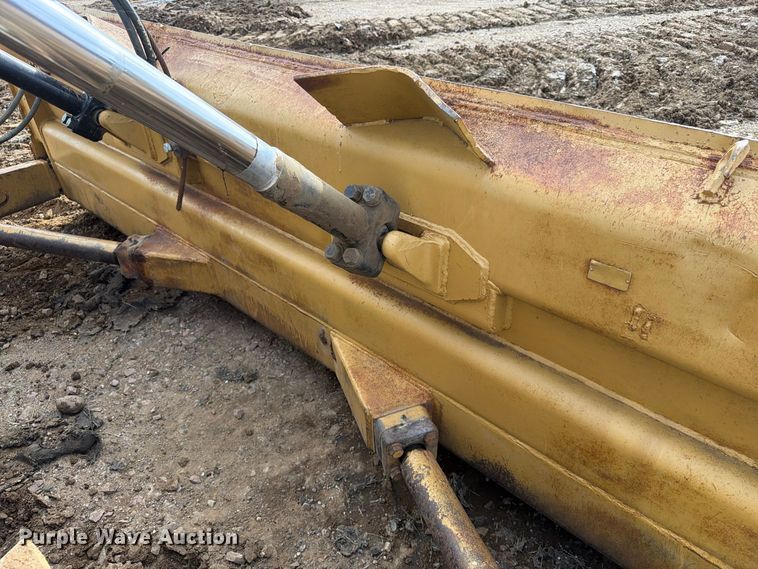 image for item EA0566 1983 Caterpillar D6D LGP dozer