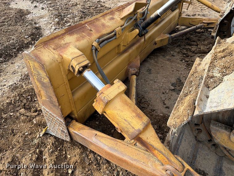 image for item EA0566 1983 Caterpillar D6D LGP dozer