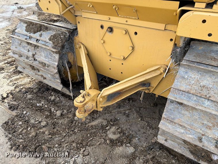 image for item EA0566 1983 Caterpillar D6D LGP dozer
