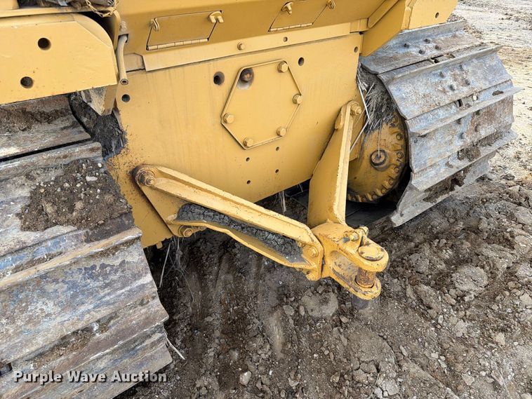 image for item EA0566 1983 Caterpillar D6D LGP dozer