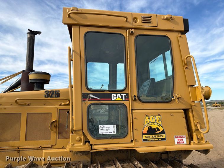 image for item EA0566 1983 Caterpillar D6D LGP dozer