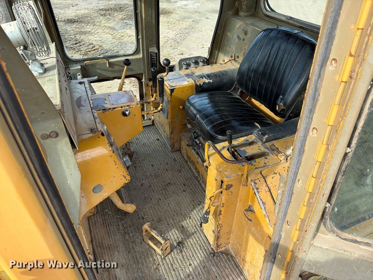 image for item EA0566 1983 Caterpillar D6D LGP dozer