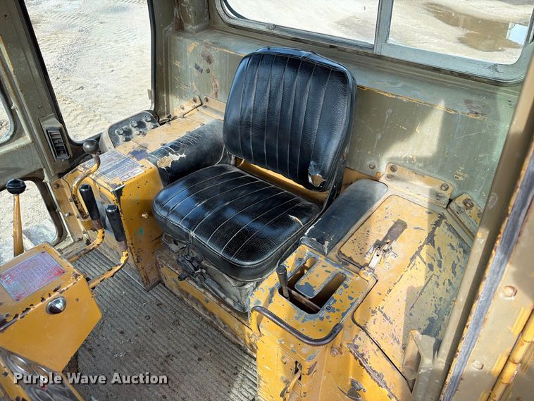 image for item EA0566 1983 Caterpillar D6D LGP dozer