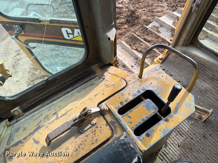 image for item EA0566 1983 Caterpillar D6D LGP dozer