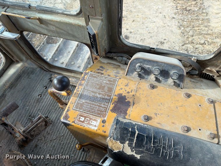image for item EA0566 1983 Caterpillar D6D LGP dozer