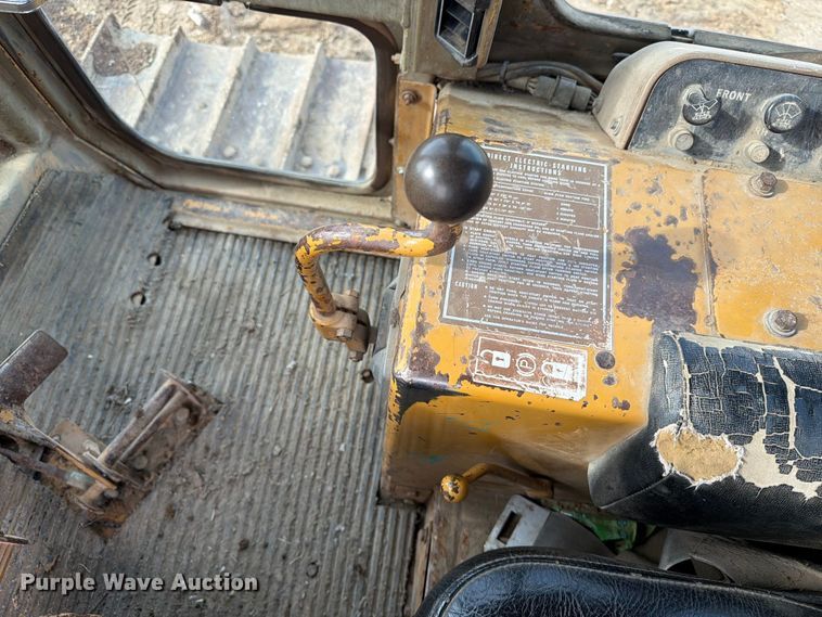image for item EA0566 1983 Caterpillar D6D LGP dozer
