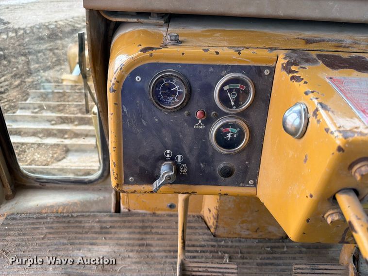 image for item EA0566 1983 Caterpillar D6D LGP dozer