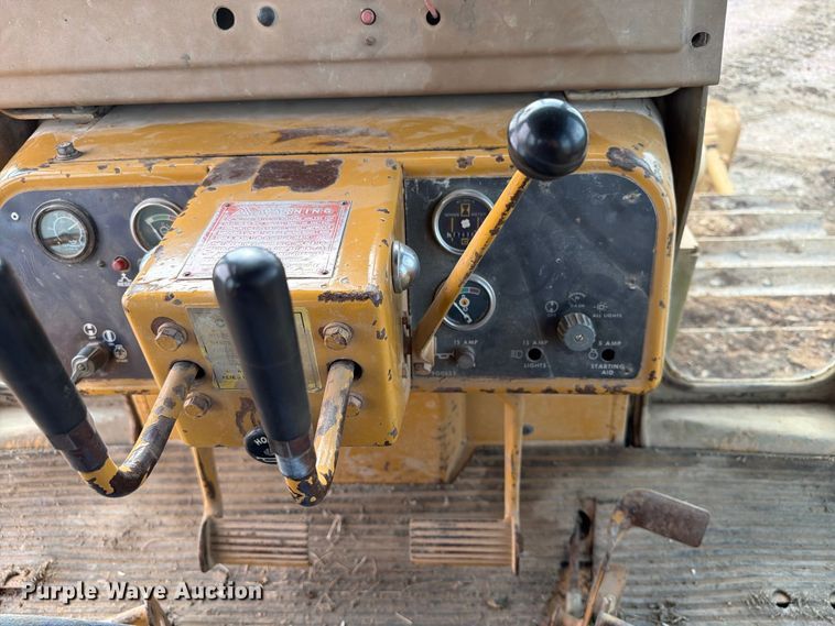 image for item EA0566 1983 Caterpillar D6D LGP dozer